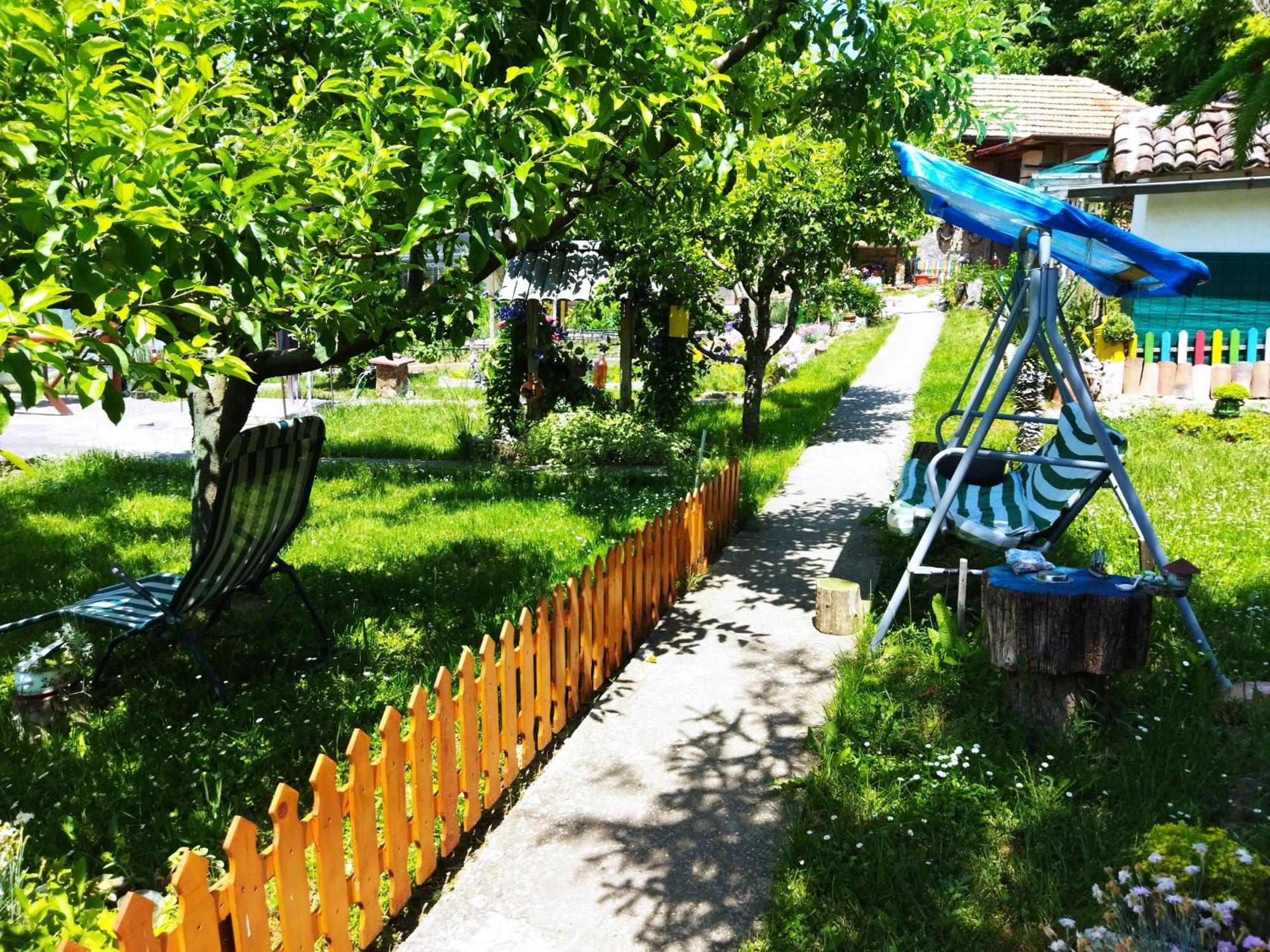 Къща Под Наем Petrova Hotell Tsjerven Eksteriør bilde